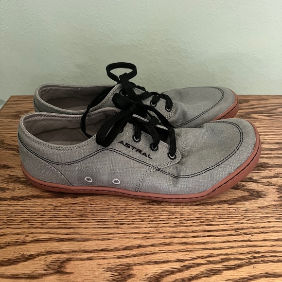 Astral Men’s Loyak Grey Shoe Size 8 Lightly Used - Picture 1 of 6
